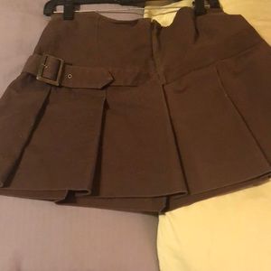 Cute short brown skirt